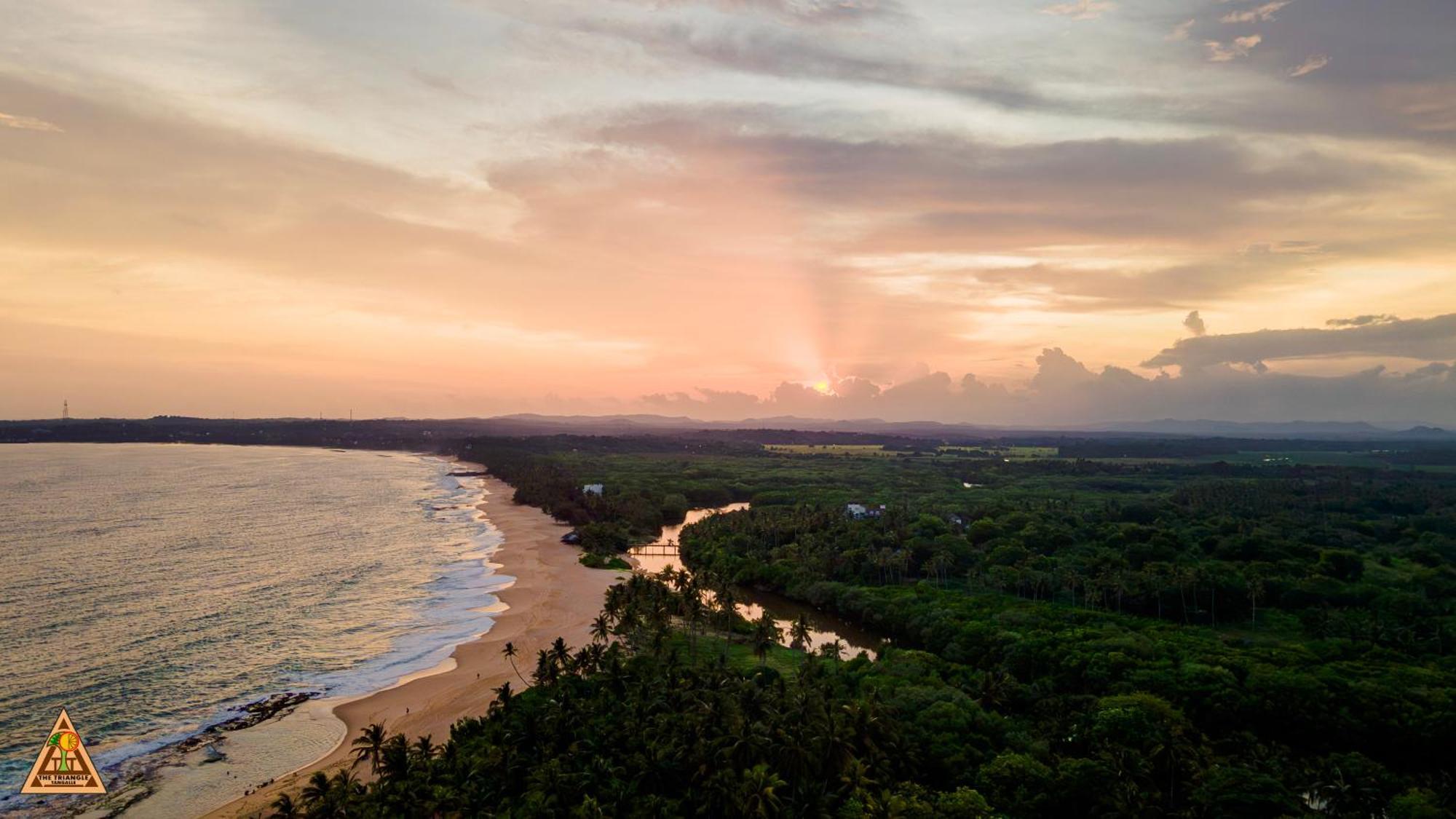 The Triangle Tangalle Bagian luar foto