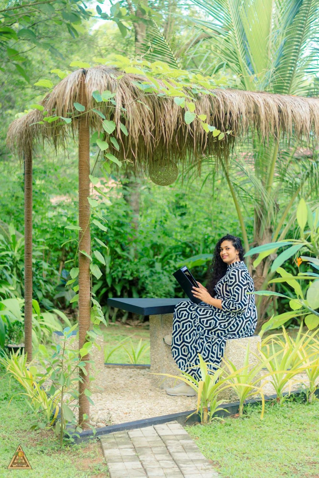 The Triangle Tangalle Bagian luar foto